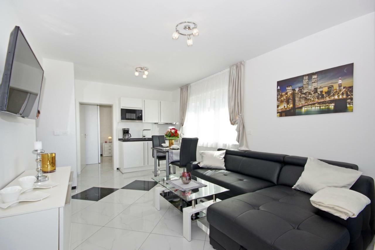 Villa Inis Makarska Exterior photo